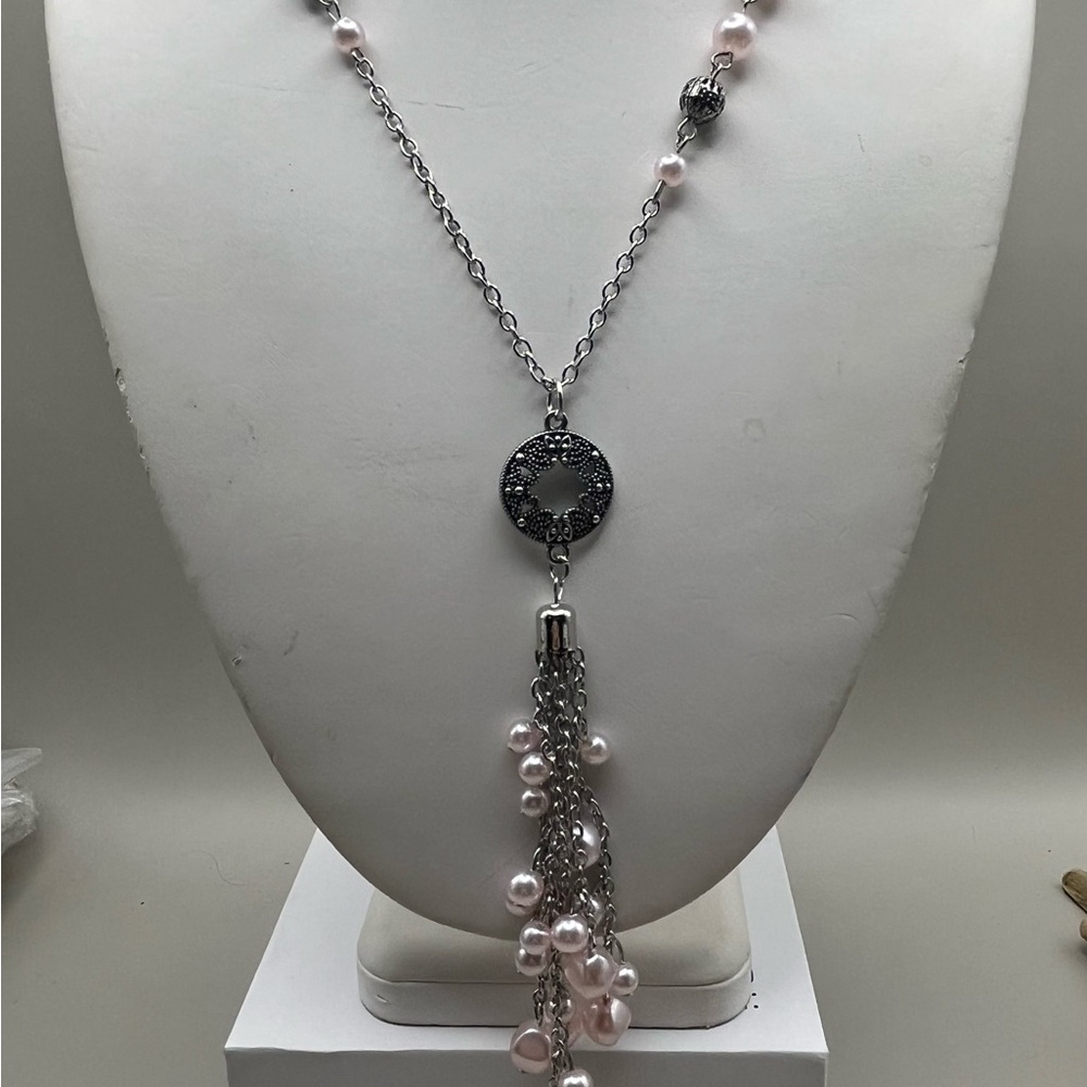 Elegant Silver and Pink Pearl Necklace